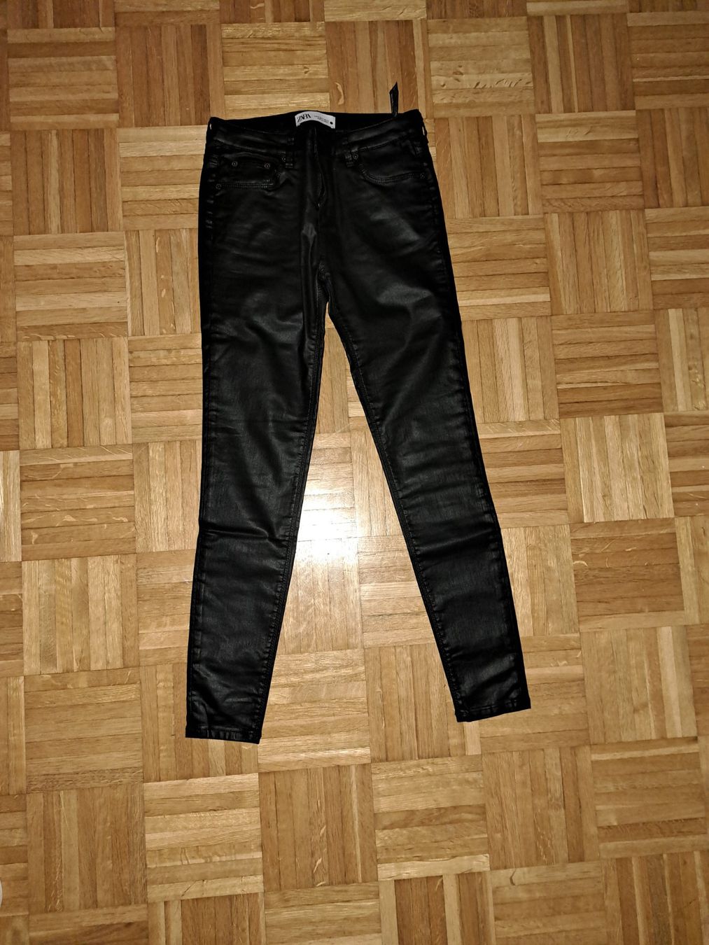 Zara Jeans: Coated Zara Jeans Gr 36 – Nuovo (secondo la descrizione) da Effretikon venduto da gonzzi