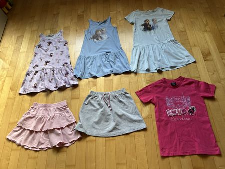 Für Girls: 3 Kleider + 2 Röcke + 1 Shirt, Gr. 134/140