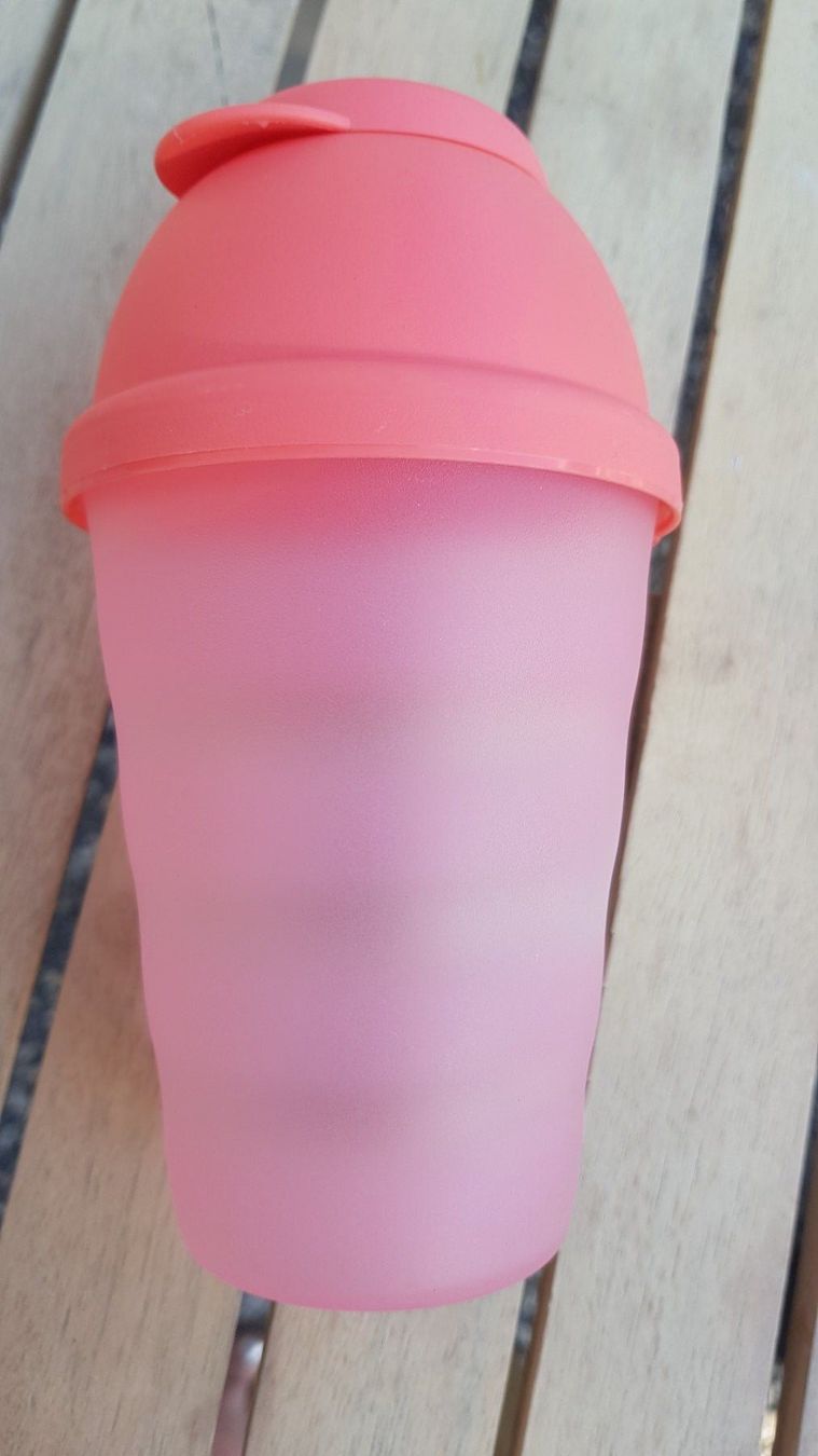 Tupperware Contenitori & Simili: Tupperware petit skaker rose Drinking Glass + Shaker 330 ml – Usato da Fully venduto da Minouchka