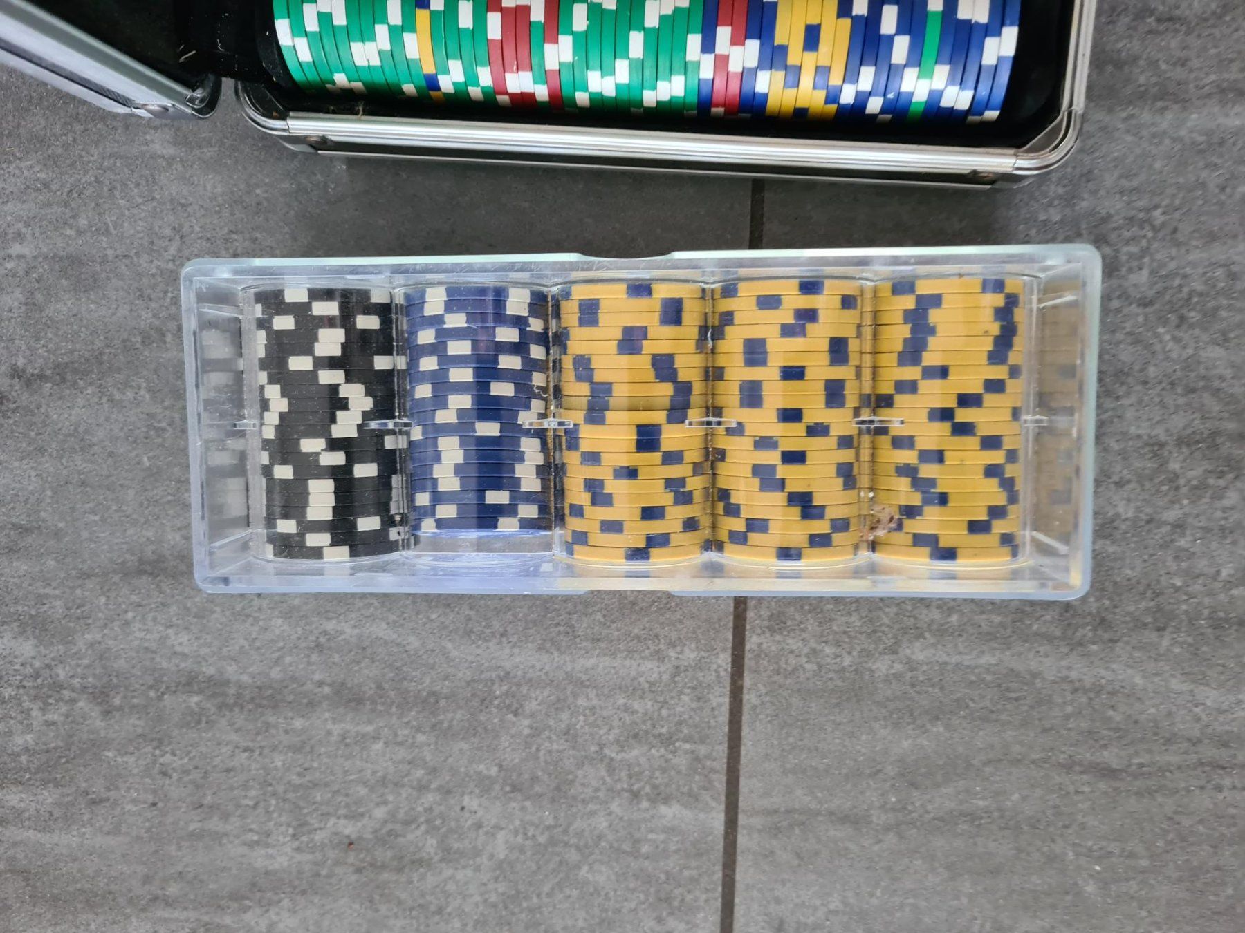 Giochi: Pokerkoffer mit Zusatzchips Schnäppchen – Nuovo (secondo la descrizione) da Rheinfelden venduto da Saunamanfan 1