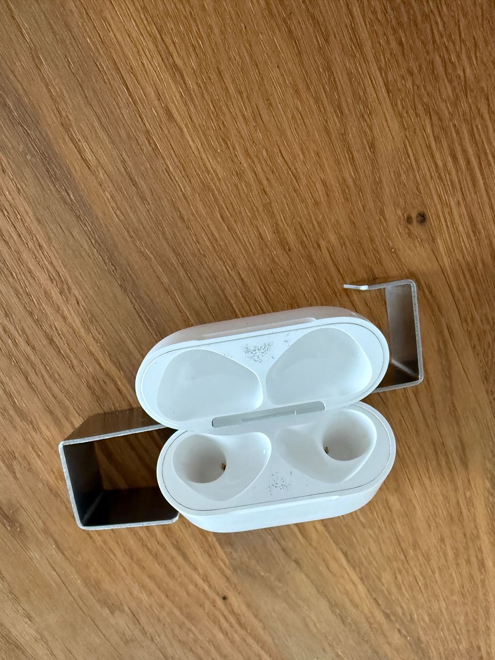 Apple Cuffie: APPLE AirPods 4 Charging Case – Usato da Lausanne venduto da Nine1982 2