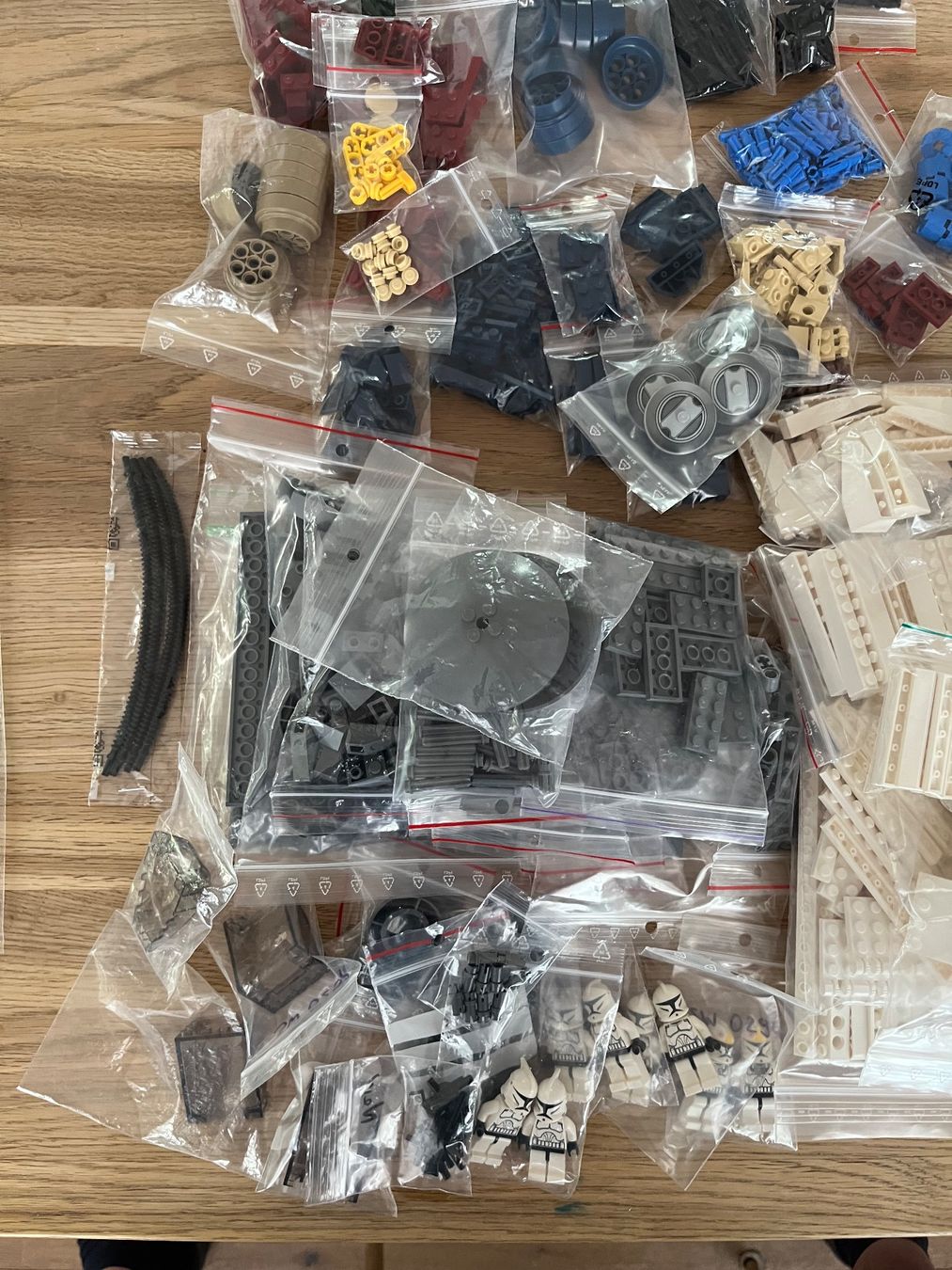 Lego Spielzeuge: Lego Star Wars Set 10195 Rep.Dropship mit AT-OT – Gebraucht aus Wimmis von Aluethi 4