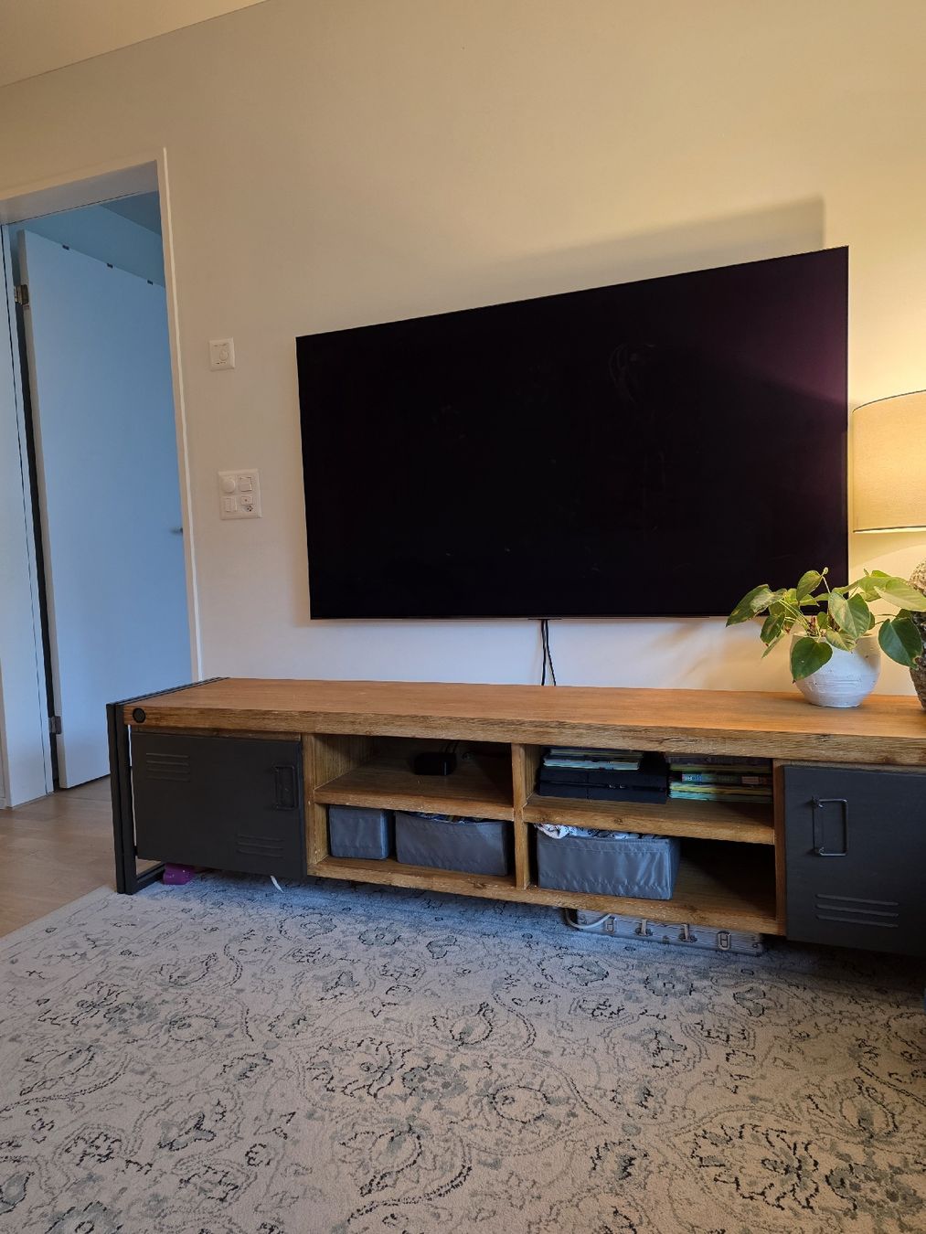 TV Möbel: TV stand (pickup Asap) – Gebraucht aus Zürich von Dani.M6 4