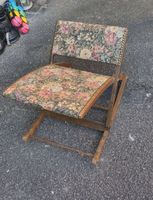 Vintage Fusshocker Klappstuhl mit Blumenmuster, Holzgestell