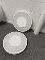 2 philips hue lamps
