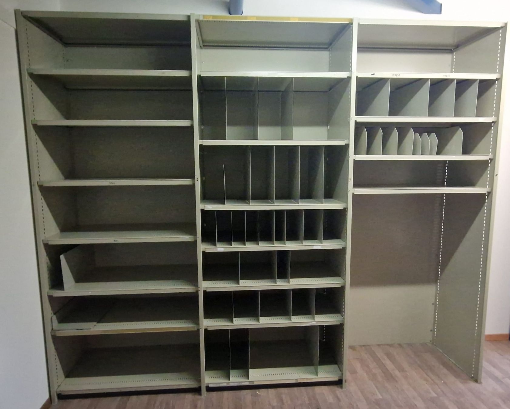 Scaffali: Metallregal/Fachbodenregal – Usato da Alpnach Dorf venduto da jkp_k62jg