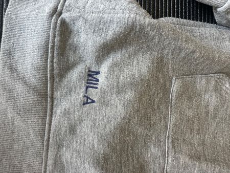 Mädchen Pulli mit gesticktem Namen Mila