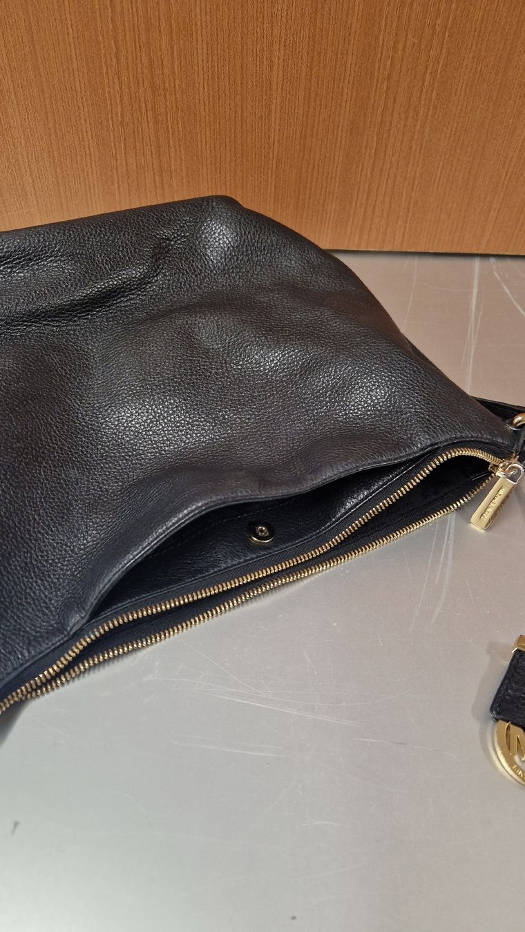 Michael Kors Taschen für Damen: Michael Kors Beuteltasche schwarz – Neu (gemäss Beschreibung) aus Wallisellen von jazie_11 1