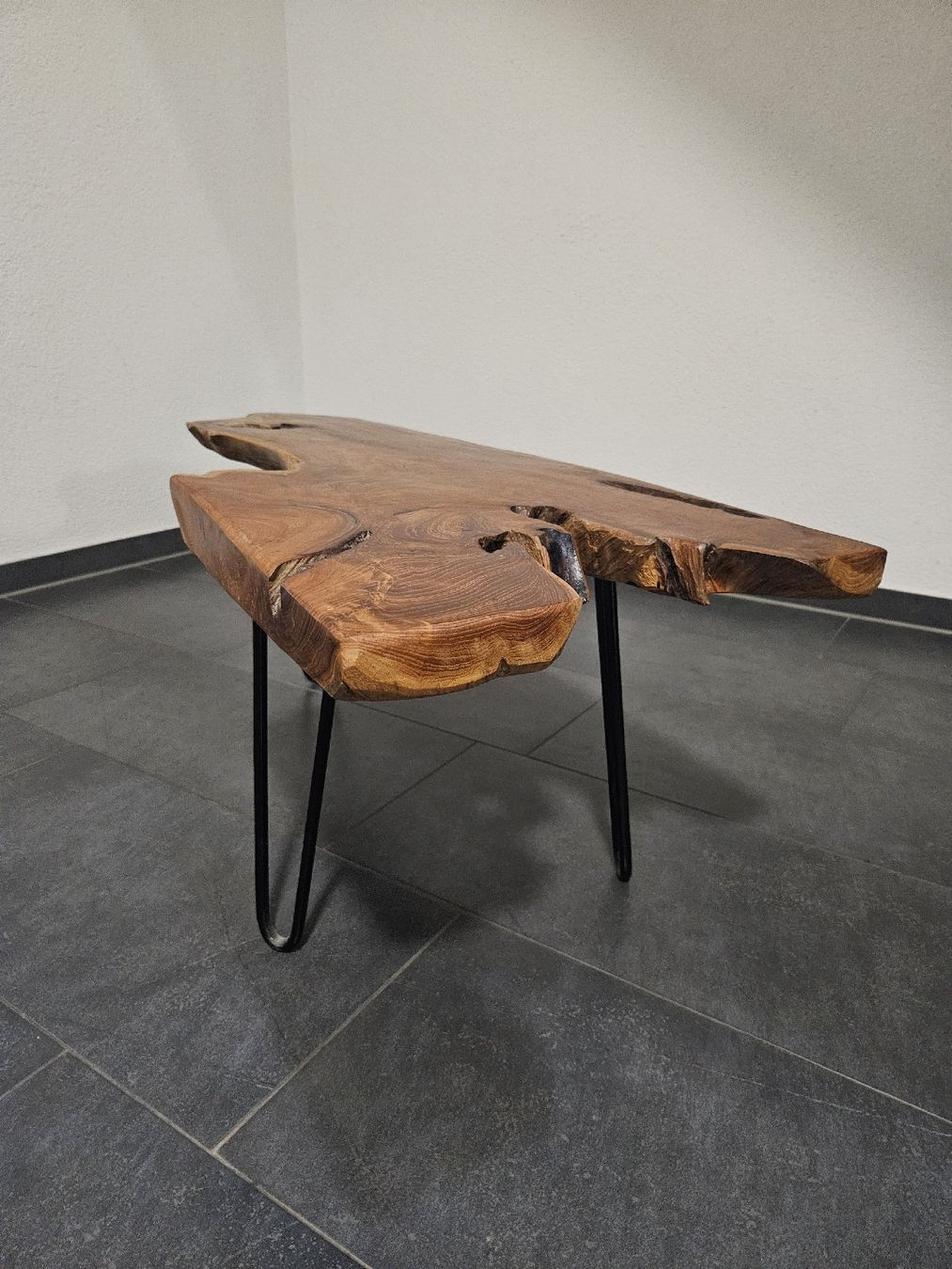 Tables: Couchtisch Baumkante mit Metallbeinen Unikat – D'occasion à Buchs ZH par rit_s6kv 6