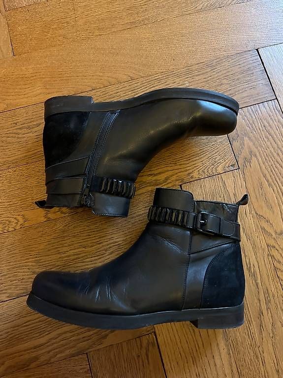 Scarpe da donna: Stiefeletten aus Leder Grösse 42 – Usato da Zürich venduto da Cinzbusch