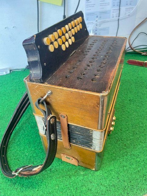 Instruments de musique: accordéon diatonique Mascotte – Défectueux à Fully par Peluche3 1
