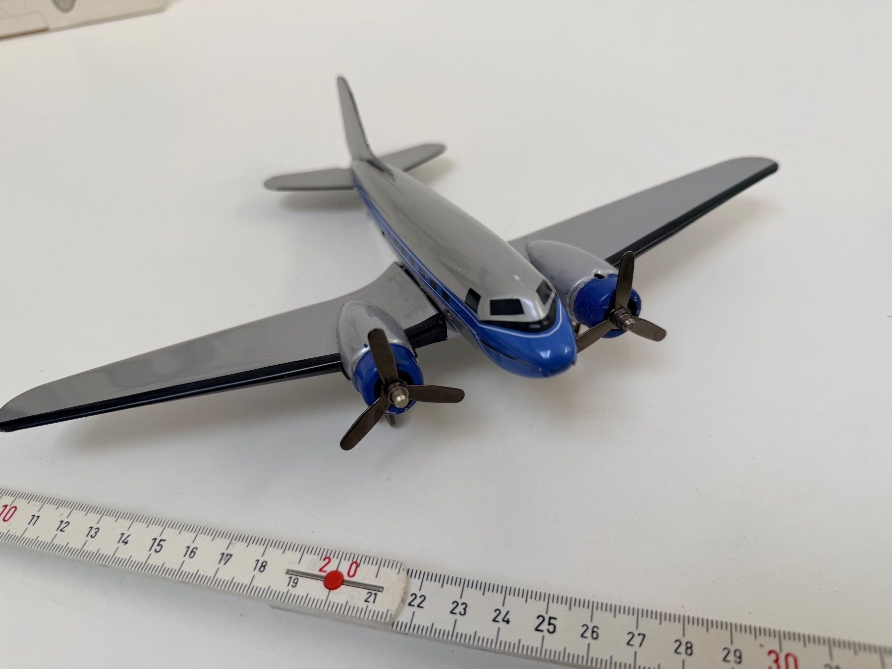 Spielzeuge: Blechflugzeug DC-3 – Neu (gemäss Beschreibung) aus Wettingen von jo_walters 1