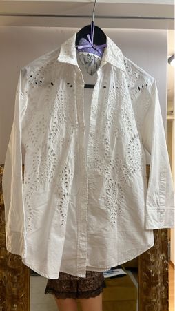 Bluse mit Lochstickerei weiss