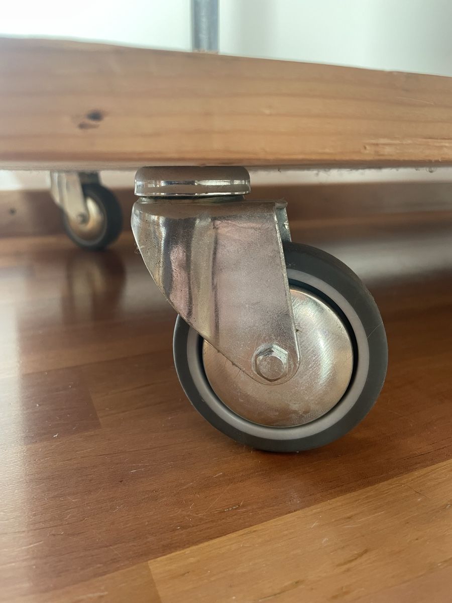 Guardaroba: Rolling Clothes Rack - Industrial Style – Usato da Zürich venduto da dhtwetm 1