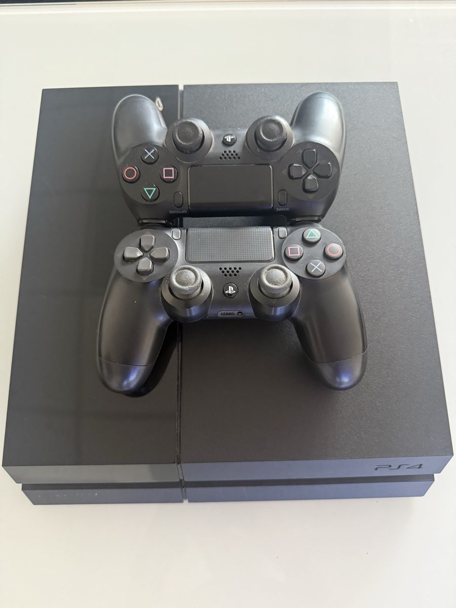 Sony Konsolen: Ps4 mit zwei Controller inklusive 12 Spiele – Gebraucht aus Bern von Kikiel 3