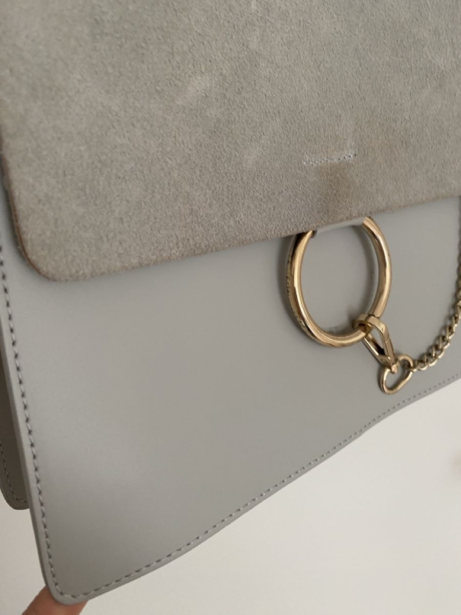 Taschen für Damen: Hellblaue Handtasche mit goldenen Details – Gebraucht aus Zürich von ali_9qm9 1