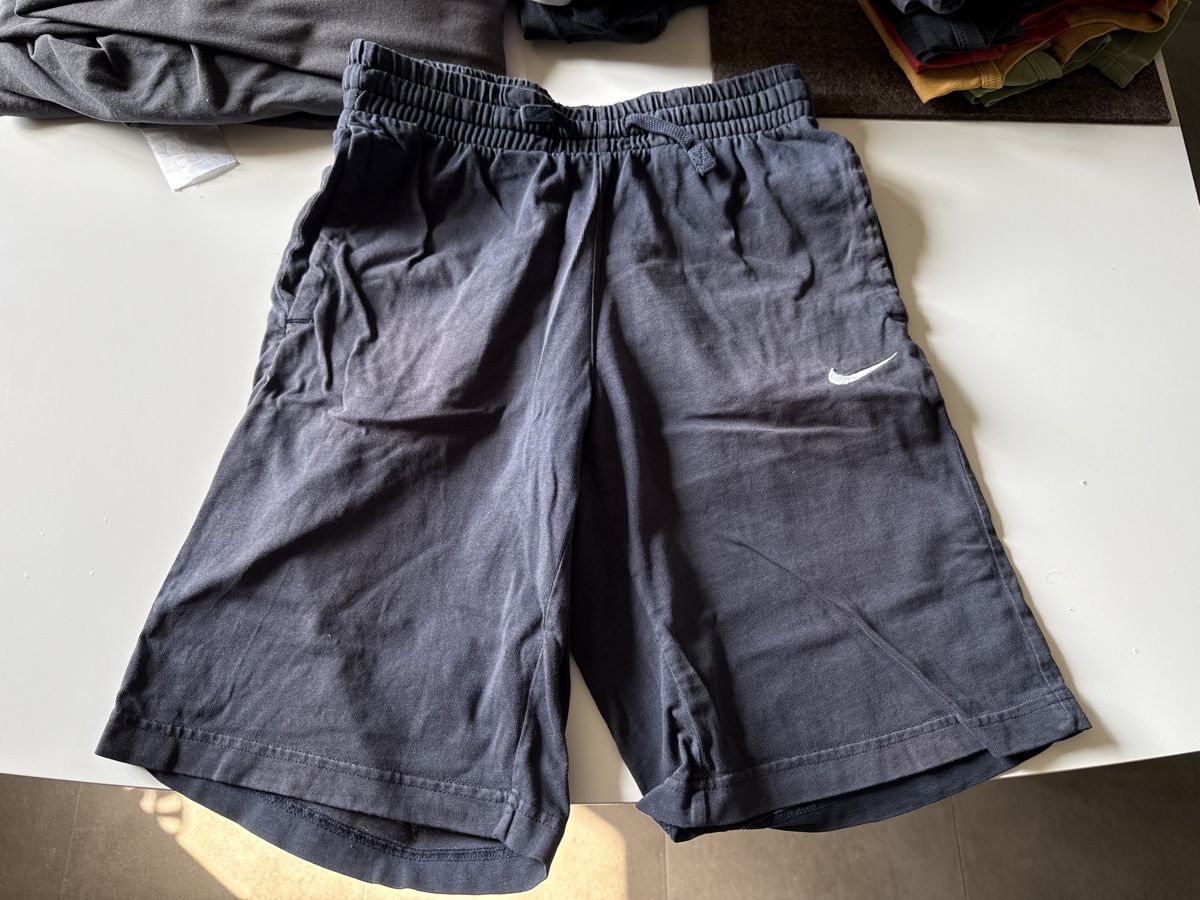 Nike Pantaloni: Nike Shorts Marine Grösse S – Usato da Winterthur venduto da JuHoCh