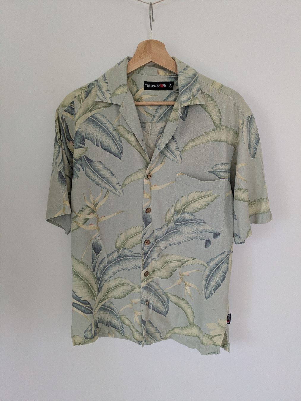 Hemden: Hemd Grösse S Tropical Print kurzarm 70% Seide – Gebraucht aus Rorschach von joh_v2y2 1