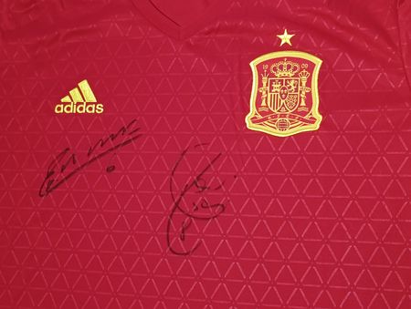 Spanien Trikot signiert von Xavi und Iniesta