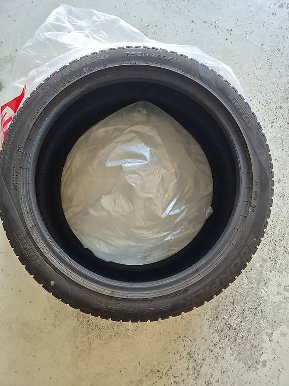 Pneumatici & Ruote complete: Pirelli Scorpion 255/40R20 Recharge – Usato da Kleinandelfingen venduto da Simeli80