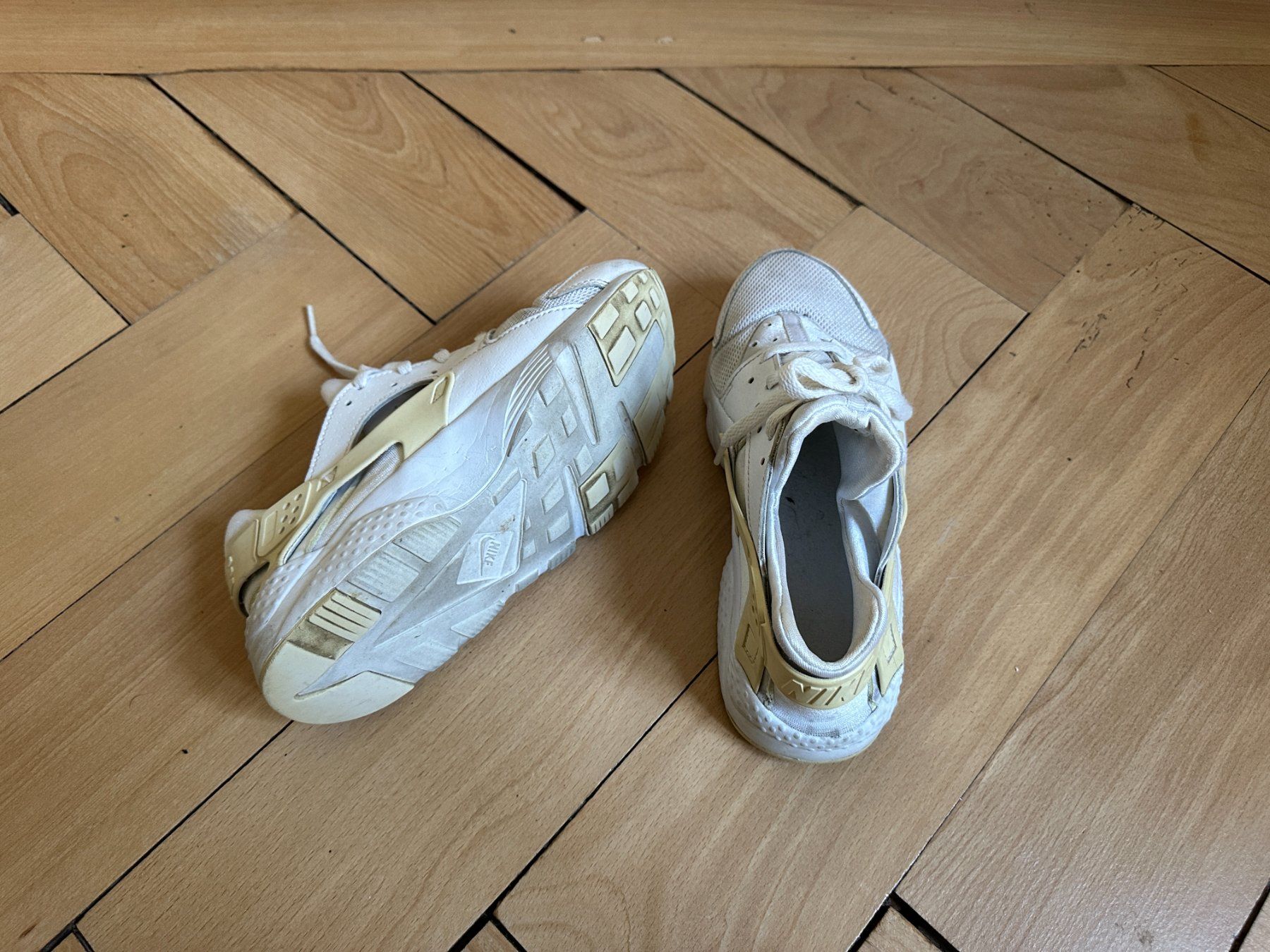Nike Scarpe da donna: NIKE Huarache Sneaker weiss 35 – Usato da Zürich venduto da Diazaio 3