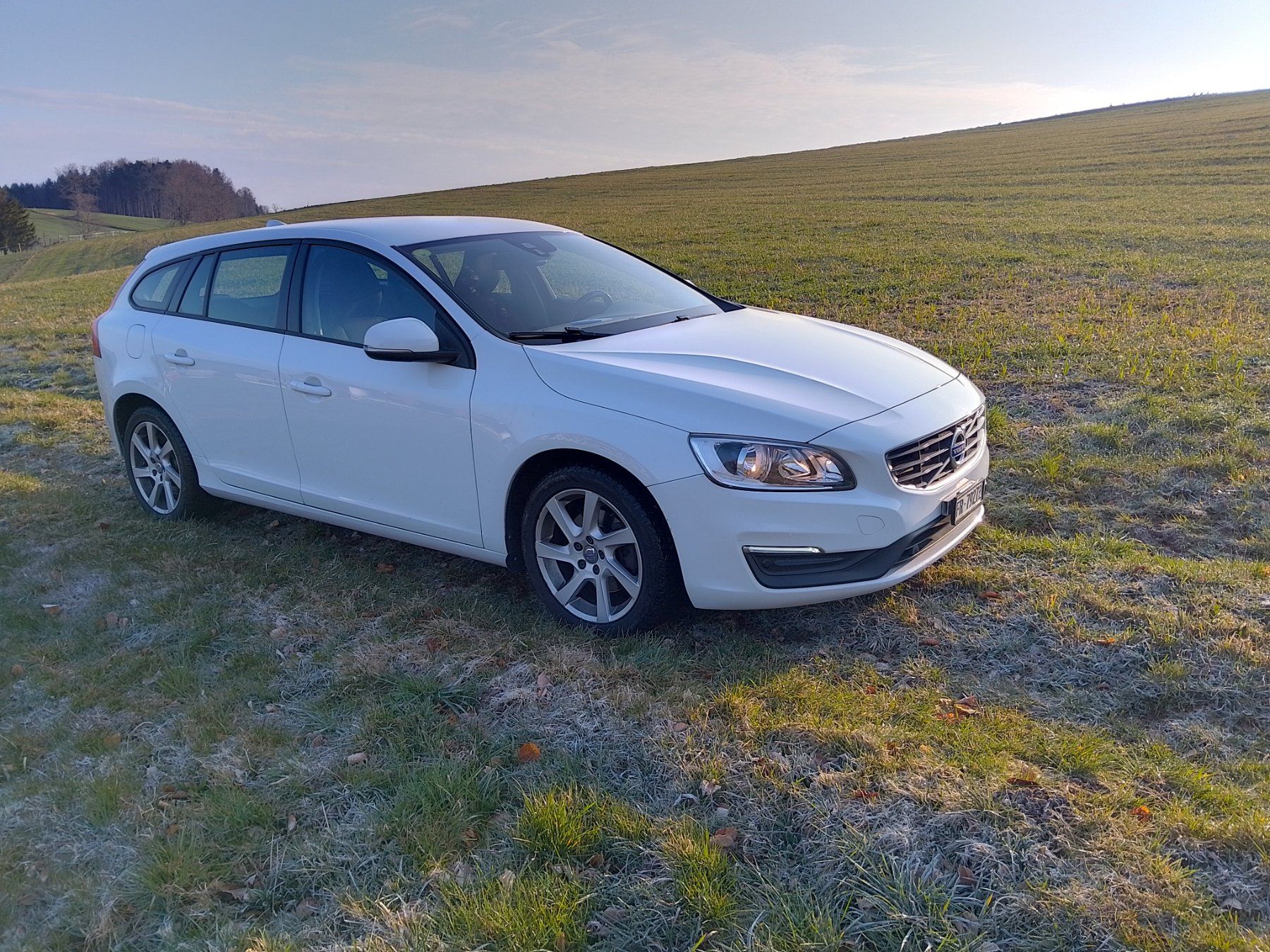 Volvo Autos: Volvo v60 – D'occasion à St. Ursen par vonmos 1