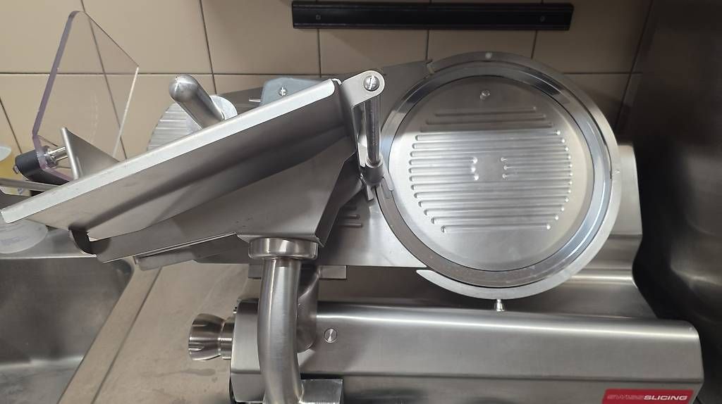 Küchengeräte: Trancheuse professionnelle  – Gebraucht aus Longirod von ale_n66n