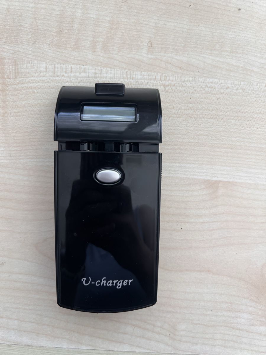 Caricabatterie: Super Universal Charger Yilon – Nuovo (secondo la descrizione) da Geroldswil venduto da neva.yael 3