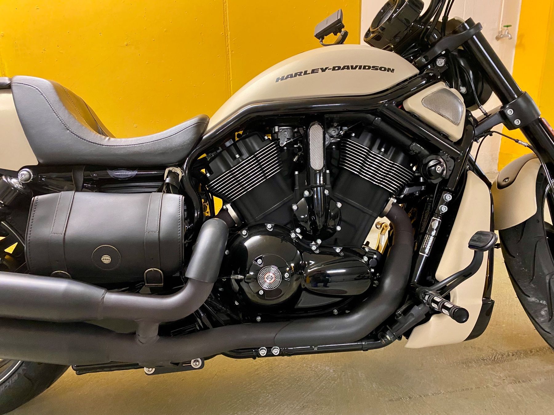 Harley-Davidson Chopper: HARLEY-DAVIDSON VRSCDX Night Rod Special ABS – Gebraucht aus Niederrohrdorf von Spiritsmore