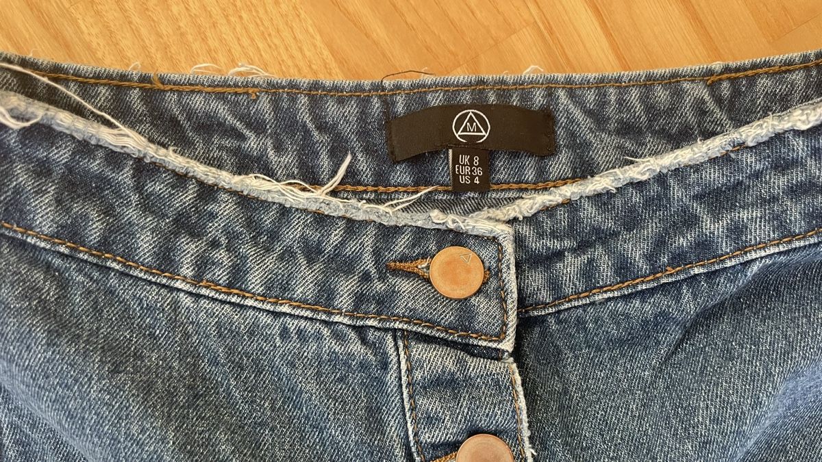 Kleiderpakete: Kleiderpaket: 2x Jeans-Minirock – Gebraucht aus Roggwil BE von R.. 2