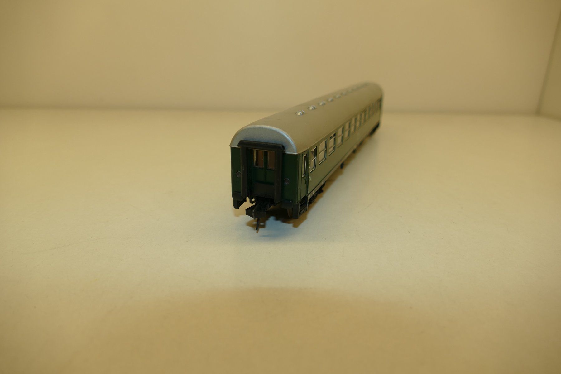 Fleischmann Modellini di ferrovie: Fleischmann H0: DB 2.Kl. Abteilwagen – Usato da Niederhasli venduto da rail-duerst 2