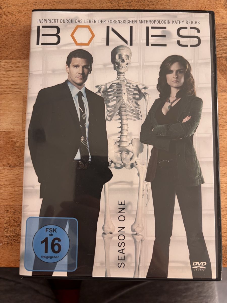 Tous les DVDs: DVD Serie BONES Staffel 1-9 – D'occasion à Aegerten par Sotore888