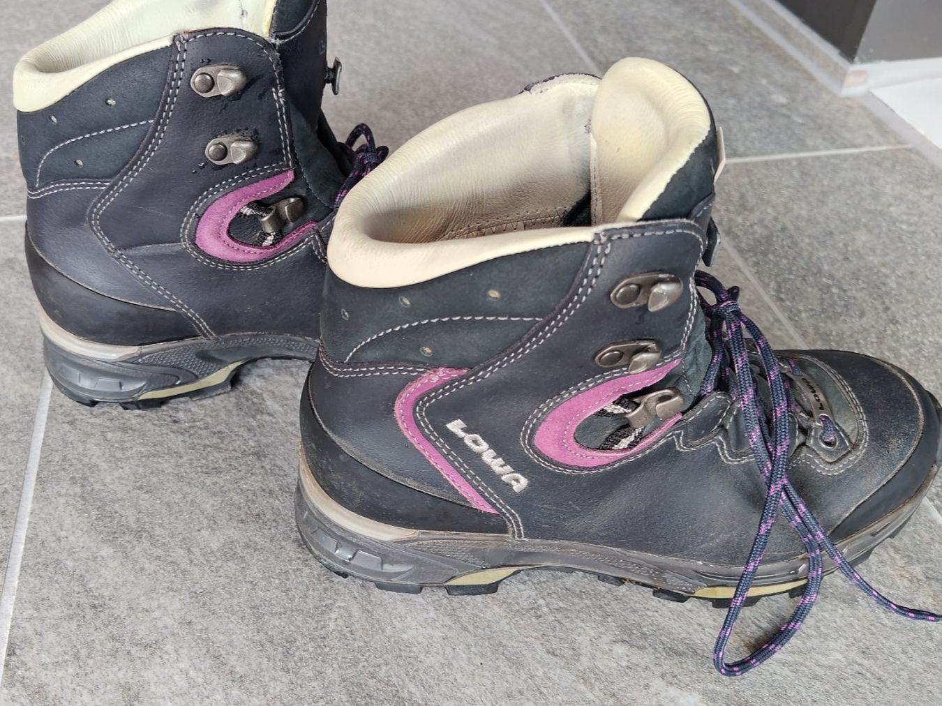 Lowa Scarpe da donna: Lowa Wanderschuhe 39 – Usato da Oberkulm venduto da deb_wvs9 1