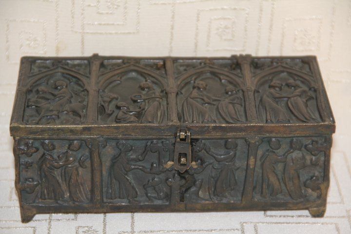 Truhen: Grande   antique  coffret en bronze . – Gebraucht aus Praz (Vully) von pikuluka1