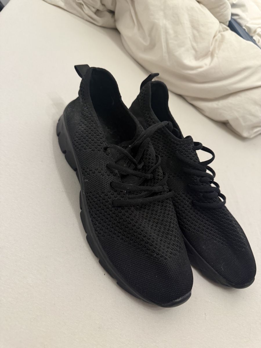 Herrenschuhe: Basic running shoes – Neu und originalverpackt aus Chur von sil_v7n6 1