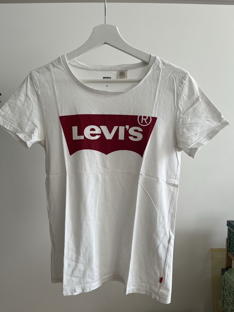Levi's T-Shirts: Levi‘s T-Shirt – Gebraucht aus St. Gallen von tan_q6nd