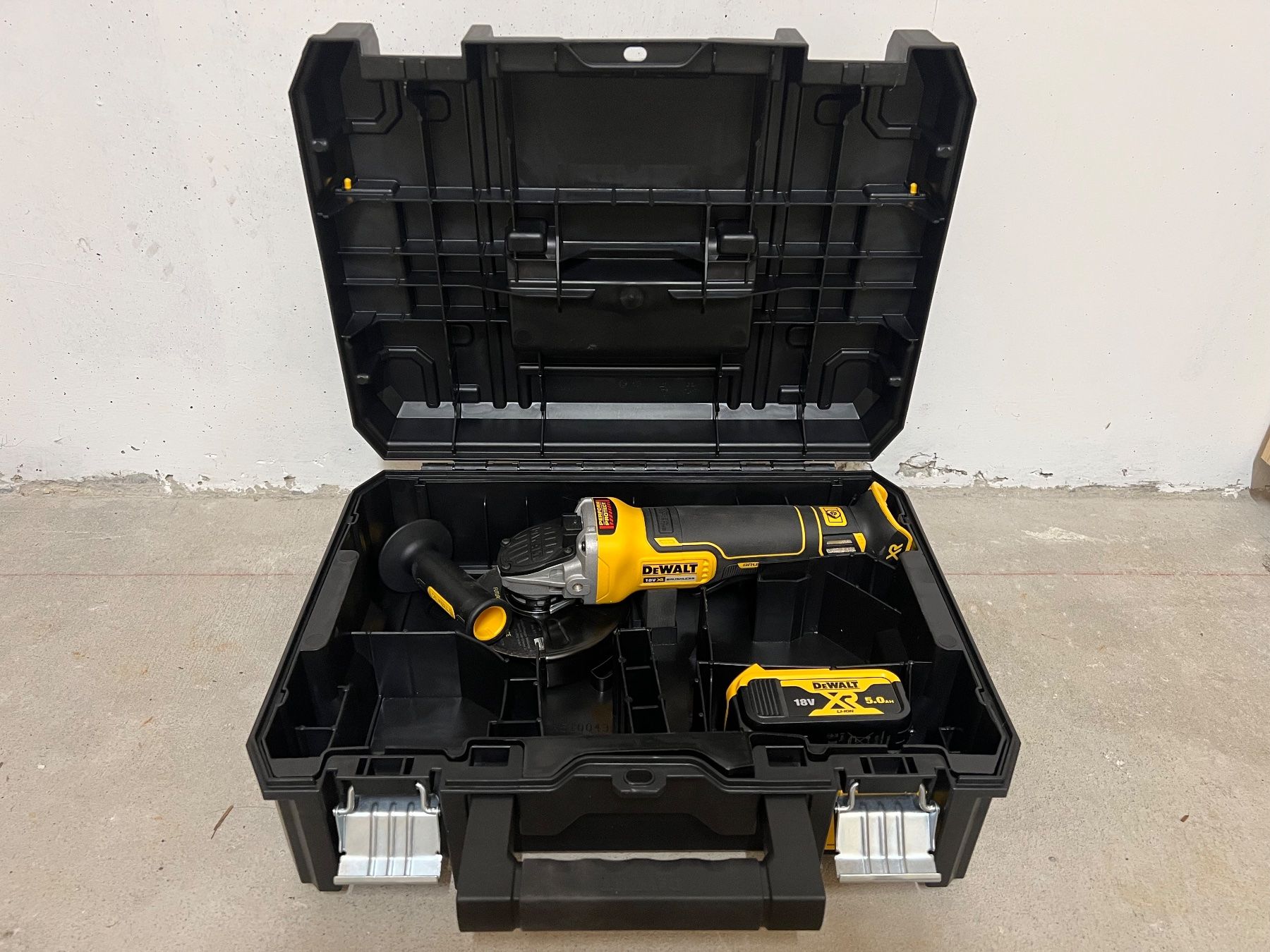 Dewalt Tutti gli attrezzi: Meuleuse XR DCG406NT DeWalt – Usato da Tolochenaz venduto da che_79y5 1