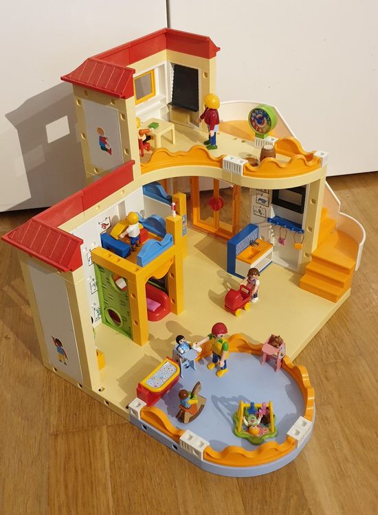  Foto zu Playmobil Kita Kindergarten (Gebraucht) in Dübendorf für CHF 20 – mit 