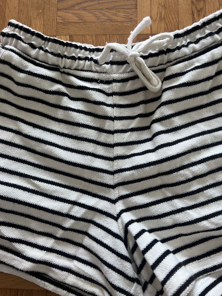 Hosen: Sommer-Shorts mit Streifen - Grösse S – Gebraucht aus Neuenhof von UrbanBags 1