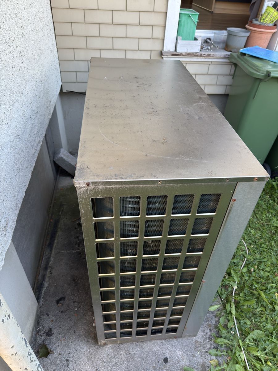 Radiatori: Wärmepumpe 13kW – Usato da Gwatt (Thun) venduto da Rw900 2