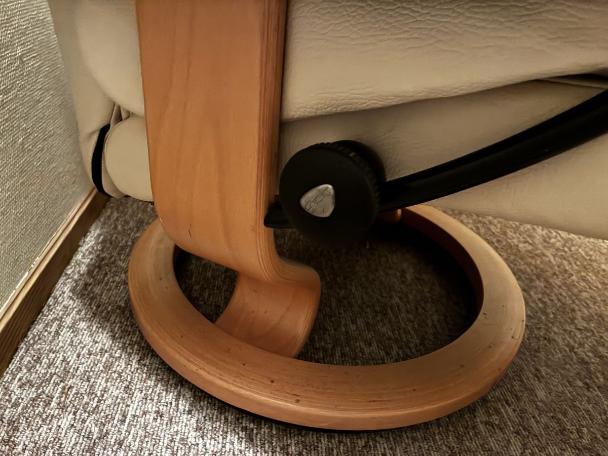 Sessel: Stressless Relaxsessel mit Hocker helles Leder gebraucht – Gebraucht aus Bern von rfw_2bmh 3