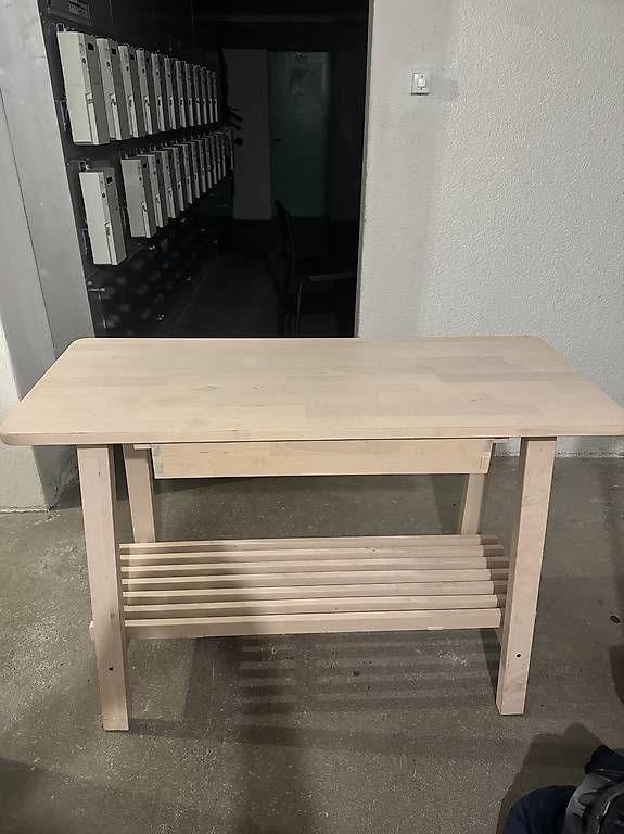 Tische: Heller Holztisch  – Gebraucht aus Würenlos von fyn_vx6v
