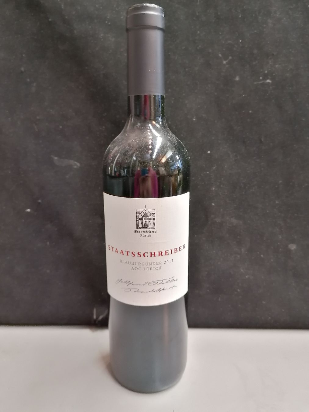 Vino: STAATSSCHREIBER BLAUBURGUNDER 2013 – Nuovo (secondo la descrizione) da Genève venduto da Leboucheoreilles
