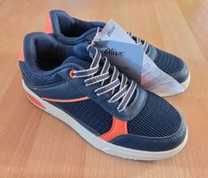 Sneaker mit LED Gr.32 | NEU