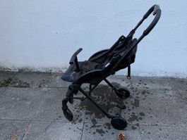 Reisekinderwagen – passt in das Gepäckfach über den Sitzen