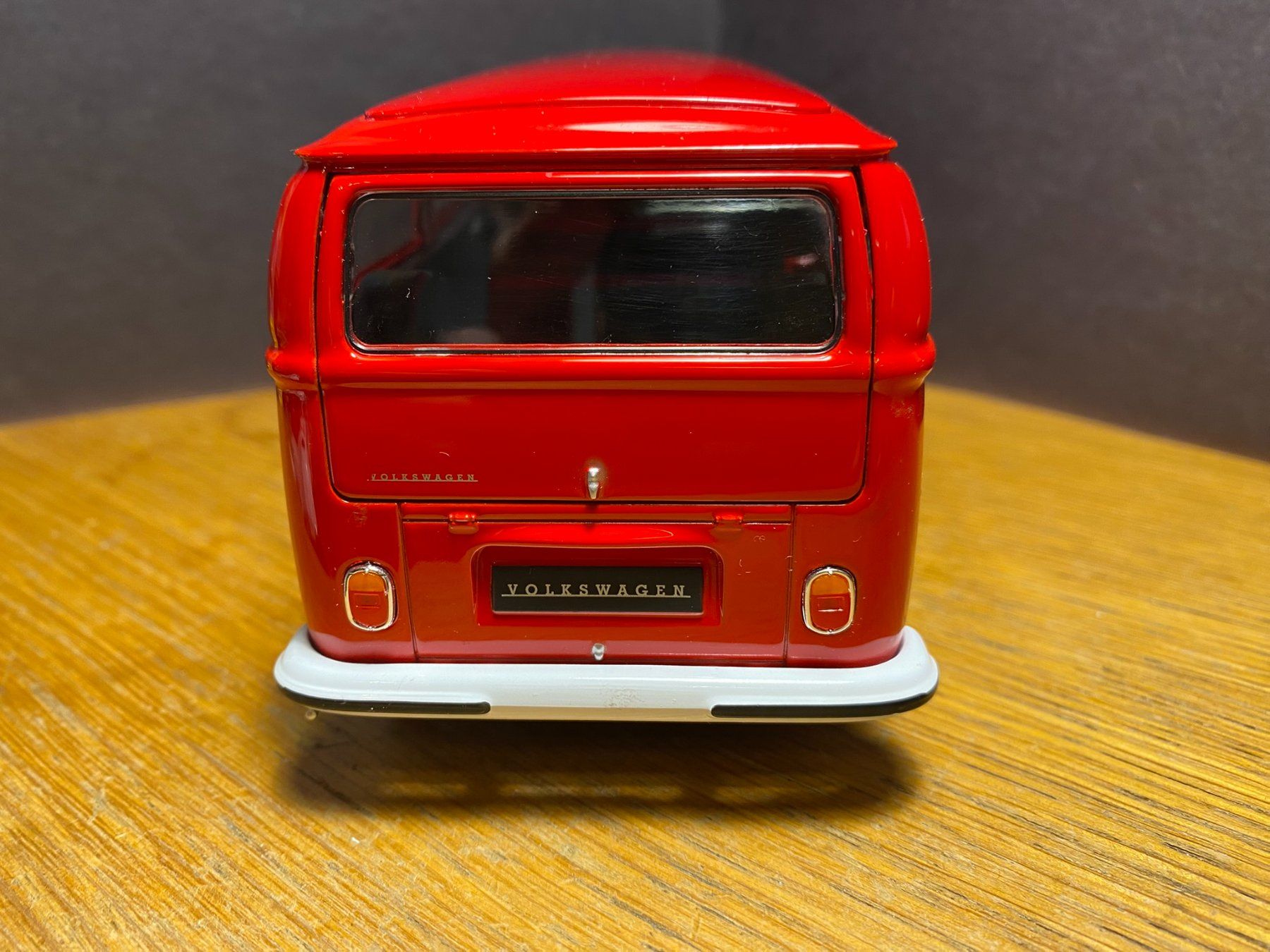 Welly Modellini d'auto: VW T2 Bulli - Welly 1:24 – Usato da Spiez venduto da Mlandcruiser 6