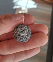 Einzelner Ohrhänger Kugelförmig mit Punktmuster, 925 Silber