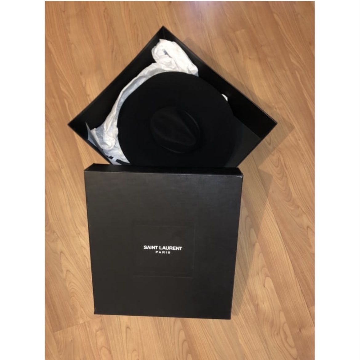 Saint Laurent Copricapi, berretti & cappellini: Saint Laurent Hut – Nuovo (secondo la descrizione) da Zürich venduto da ninabaghira 5