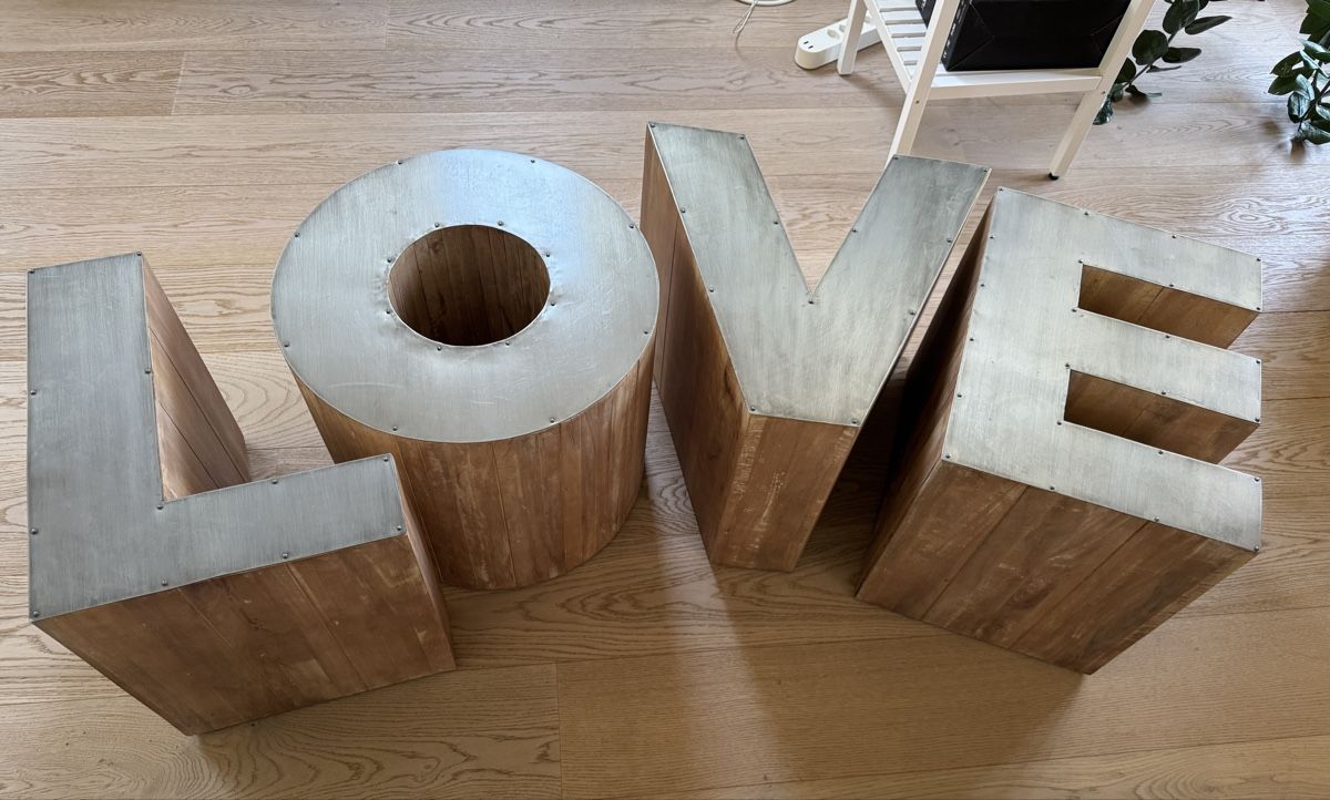 Tables: SALON COUTCH TISCH LOVE SET – D'occasion à Maur par Speuz65