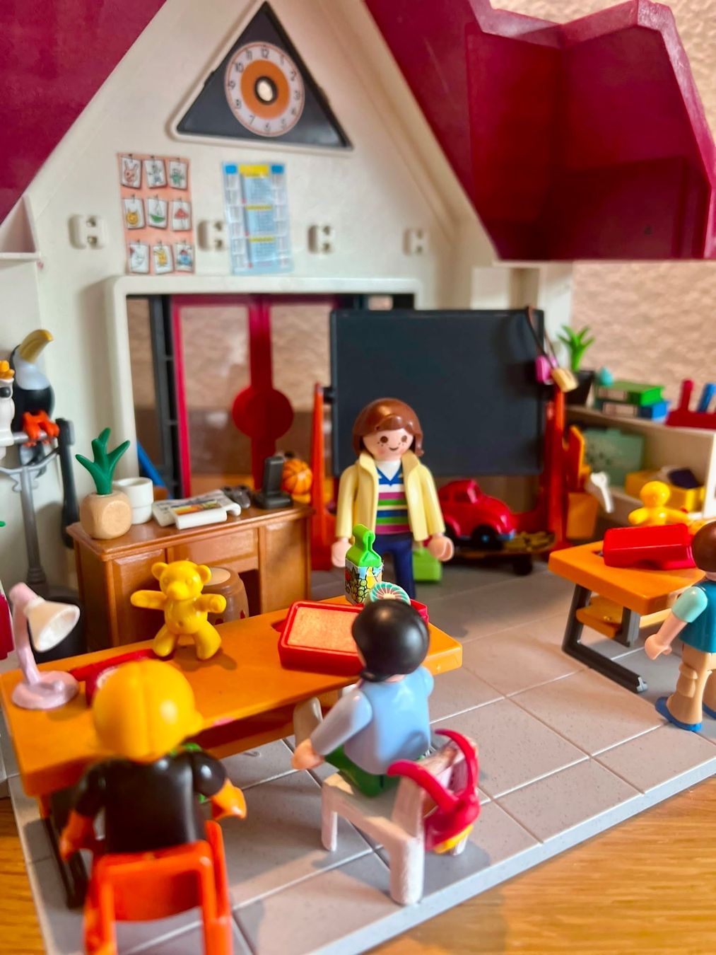 Playmobil Spielzeuge: Playmobil Schulhaus-Set – Gebraucht aus Zürich von vier.nelken 2